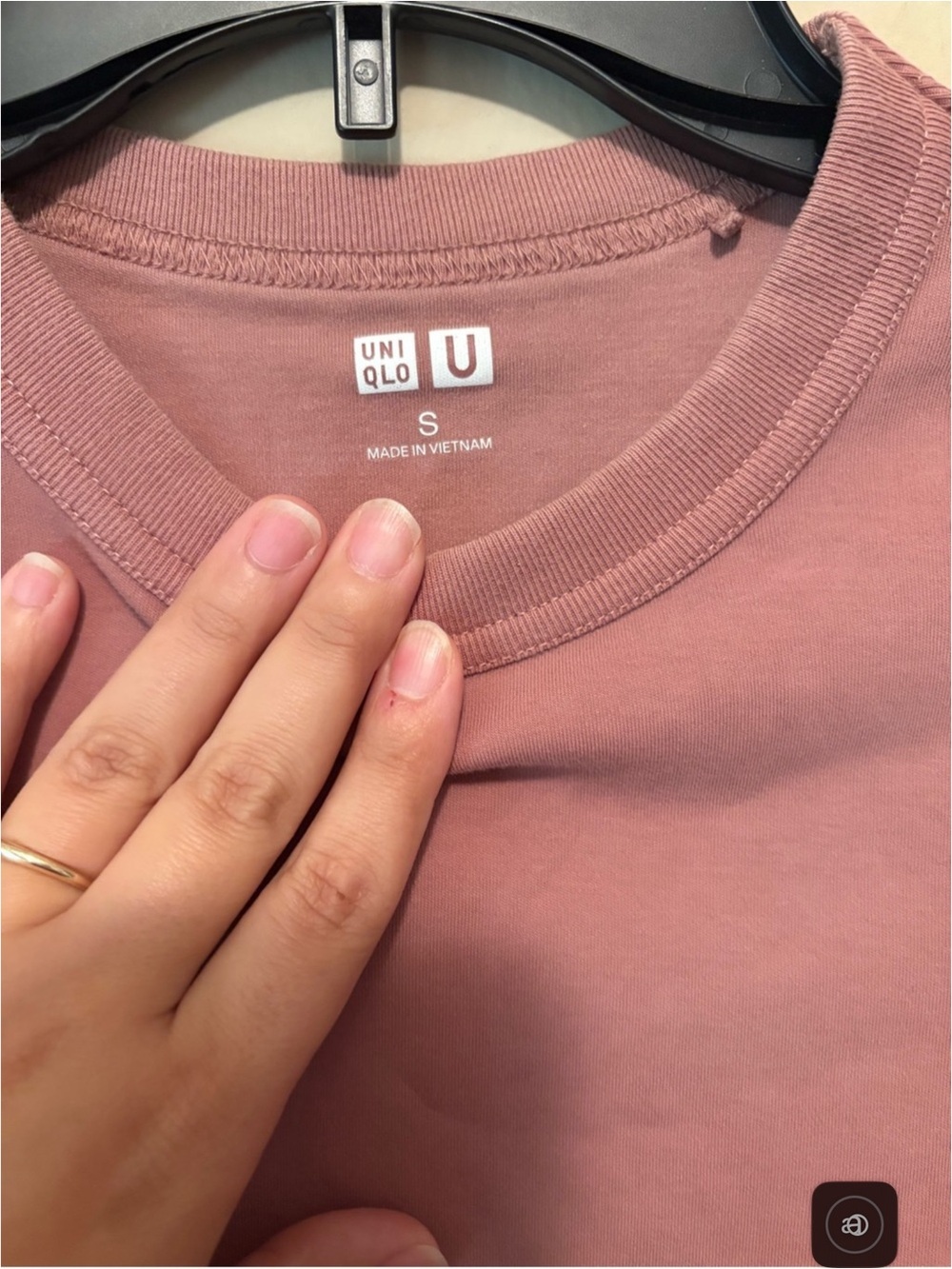 Uniqlo Short Sleeve Tee in Dusty Rose - Picture 2 of 2